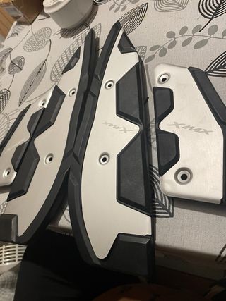 Reposapiés aluminio Xmax (grandes y pequeños)