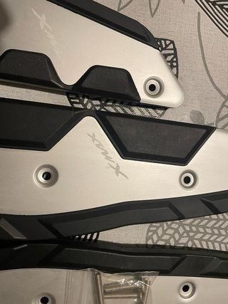 Reposapiés aluminio Xmax (grandes y pequeños)