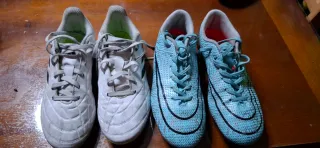 Se regalan 2 pares botas fútbol tacos n° 33