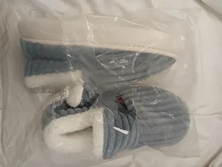 Zapatillas casa Boutique talla 38-39 NUEVO