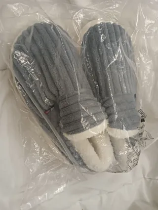 Zapatillas casa Boutique talla 38-39 NUEVO