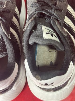 Zapatillas Adidas niño negras y blancas