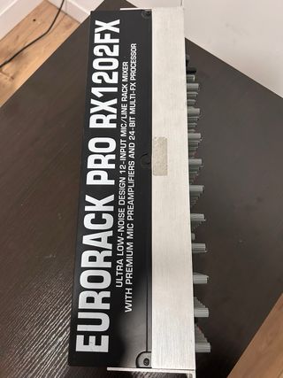 Mixer da rack Behringer RX1202FX