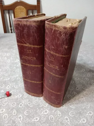 Libro antiguo colección de EL HONOR