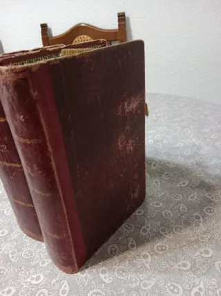 Libro antiguo colección de EL HONOR