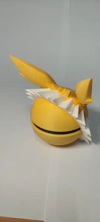 Pokeball Jolteon #135 Alta Calidad en Mate pokemon