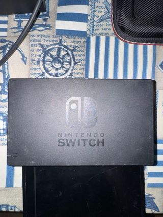 Nintendo Switch + Joy-Con + dock + volantes
