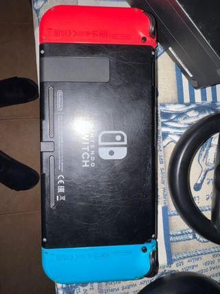 Nintendo Switch + Joy-Con + dock + volantes