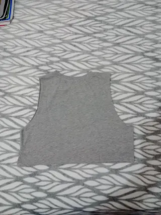 Top H&M CONFIDENT sin mangas gris Talla S