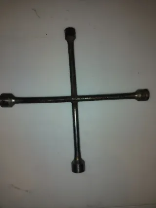 Llave de cruz para ruedas