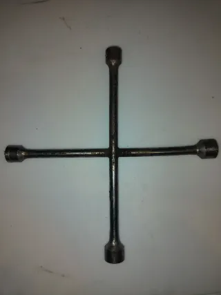 Llave de cruz para ruedas