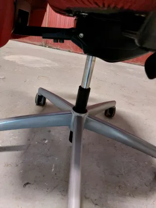 Sillón giratorio de oficina en tela acolchada