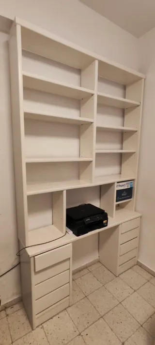 Estantería escritorio madera blanco roto.