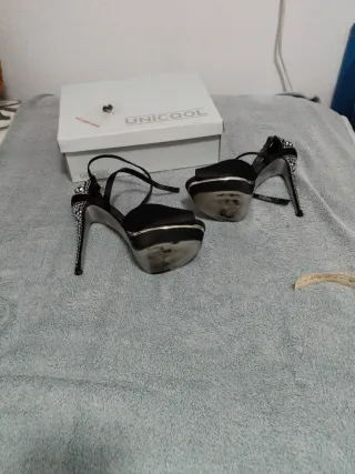 Zapatos de fiesta UNICOL negros y plateados