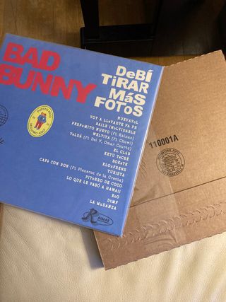Bad Bunny - Debi Tirar Más Fotos Vinilo