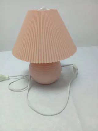 Lámpara de mesa rosa