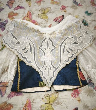 TRAJE FALLERA NIÑA: FALDA, 3 CORPIÑOS Y MANTELETAS