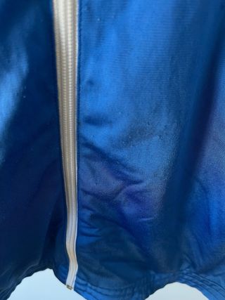 Chaqueta Adidas azul y blanca