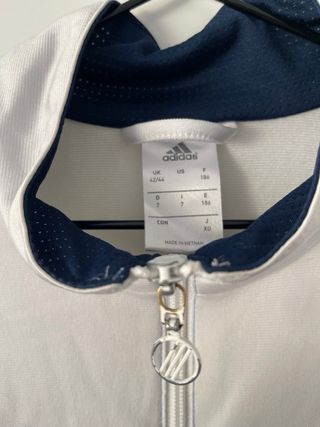 Chaqueta Adidas azul y blanca