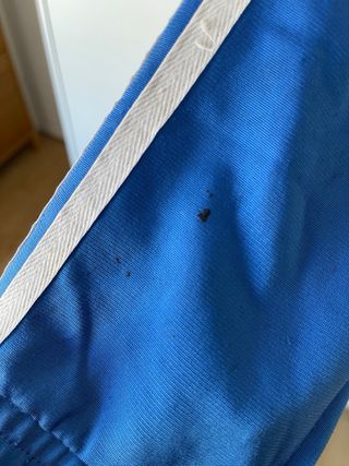 Chaqueta Adidas azul y blanca