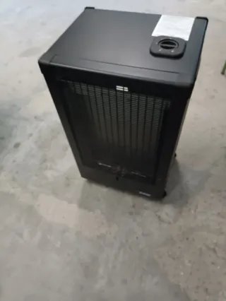 Estufa de metal negra