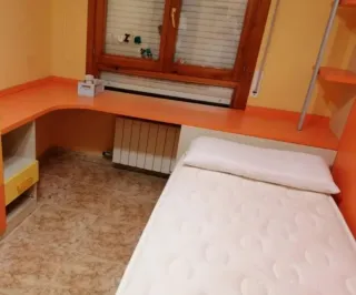 Mesa estudio con cajones y estantería