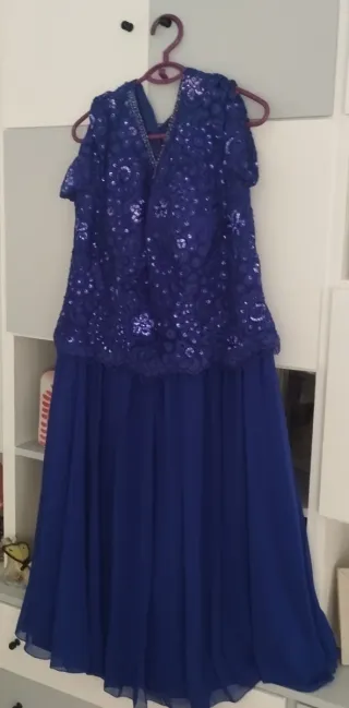 Traje de madrina azul y morado