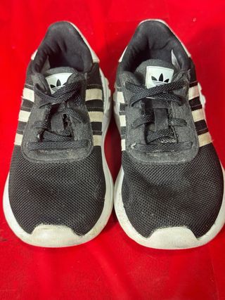 Zapatillas Adidas niño negras y blancas talla 23