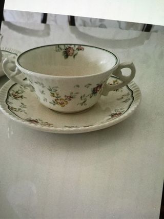 Cuatro tazas consomé de San Claudio