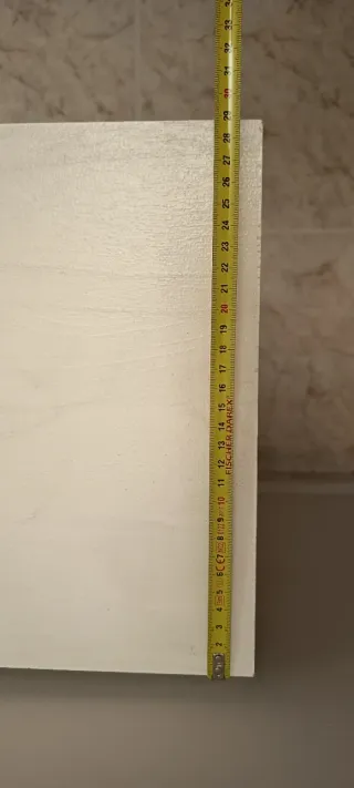 Mesita de noche de madera blanca