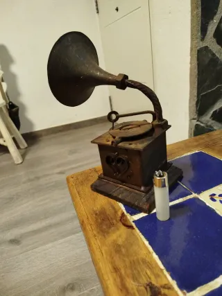 Gramófono antiguo caja música vintage