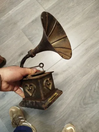 Gramófono antiguo caja música vintage