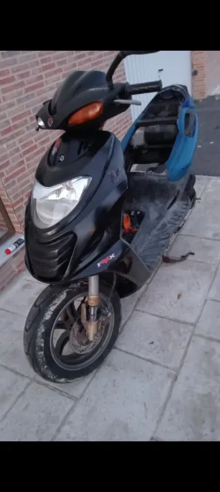 Moto Scooter Azul y Negra Suzuki katana 49cc