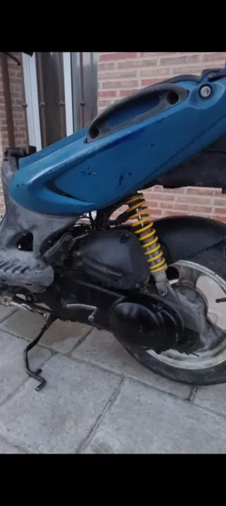Moto Scooter Azul y Negra Suzuki katana 49cc