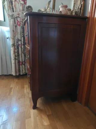 Cómoda de madera con 3 cajones