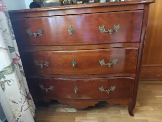 Cómoda de madera con 3 cajones