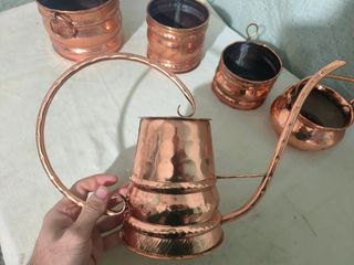 Juego cobre: regadera y cubremacetas