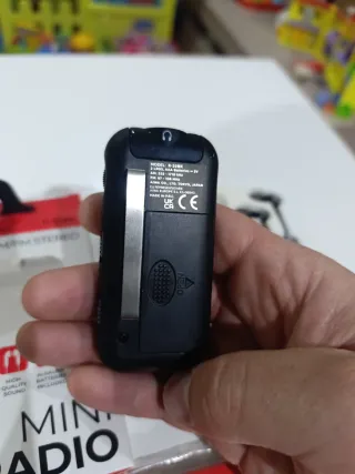 Aiwa R-22BK Mini Radio AM/FM Estéreo