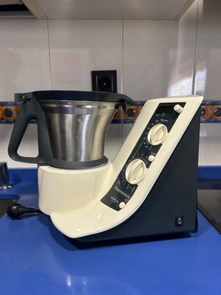 Thermomix TM21 con accesorios y manual