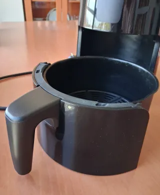 Freidora de aire Russell Hobbs, para piezas.