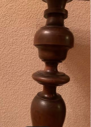 Columna o pedestal de madera