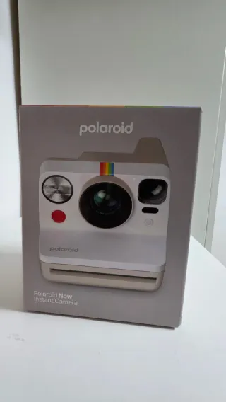 Polaroid Now Cámara Instantánea + Film