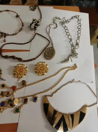 Lote de bisutería variada