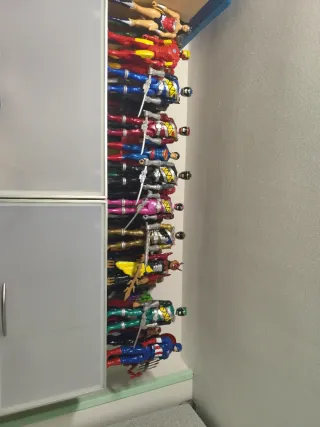 Muñecos Power Rangers y Avengers