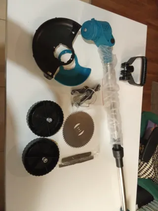 Desbrozadora cortacésped con accesorios