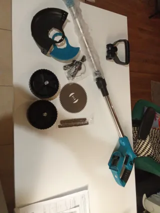 Desbrozadora cortacésped con accesorios