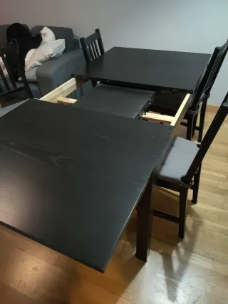 Mesa comedor negra con 4 sillas