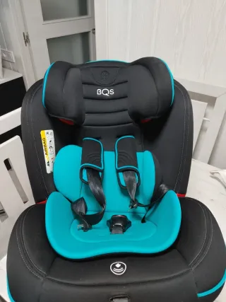 Silla de coche para bebé en muy buen estado.