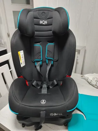 Silla de coche para bebé en muy buen estado.