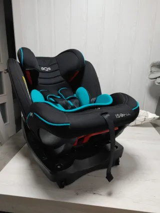 Silla de coche para bebé en muy buen estado.